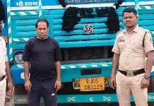 ओडिशा से पूंजीपथरा आ रहा था स्क्रैप, नाकेबंदी कर पुलिस ने 14 चक्का ट्रक दबोचा