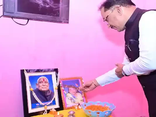 मुख्यमंत्री विष्णुदेव साय ने मीसाबंदी स्वर्गीय श्री शिवबालक साव को दी श्रद्धांजलि