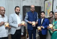 राज्यपाल श्री डेका ने 12 वर्षीय छात्र मास्टर दिव्यांश की पुस्तक ‘थॉट्स अबाउट गॉड‘ का किया विमोचन