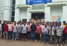 आगामी त्यौहारों को लेकर रायगढ़ पुलिस का सख्त एक्शन, भोर से बदमाशों के घर दबिश, थानों में हाजिरी और थाना परिसर में कराई गई सामूहिक पेशी