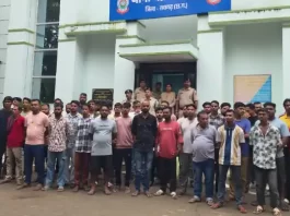 आगामी त्यौहारों को लेकर रायगढ़ पुलिस का सख्त एक्शन, भोर से बदमाशों के घर दबिश, थानों में हाजिरी और थाना परिसर में कराई गई सामूहिक पेशी