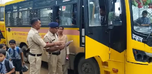 स्कूली बच्चों की सुरक्षित यात्रा को लेकर रायगढ़ पुलिस का स्कूल वाहनों की जांच अभियान जारी