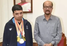 राज्यपाल श्री डेका ने की विशेष ओलंपिक में स्वर्ण पदक विजेता इभानन साहू की सराहना