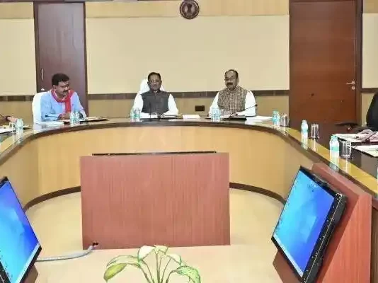 साय कैबिनेट की बैठक में लिए गए अहम फैसले: 15 नवंबर से शुरू होगी धान खरीदी, सरकारी कर्मचारियों को मिलेगा कैशलेस इलाज, अधोसंरचना मिशन के लिए ₹500 करोड़ मंजूर