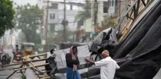 चक्रवात अर्नब का कहर: आंध्र प्रदेश और ओडिशा के कई जिलों में अलर्ट, आंधी से उखड़े कई पेड़-खंभे; कमजोर पड़ा तूफान
