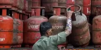 1 अक्टूबर से बिना Aadhaar e-KYC नहीं मिलेगा 14.2 kg का सब्सिडी वाला LPG सिलेंडर, नए नियम लागू